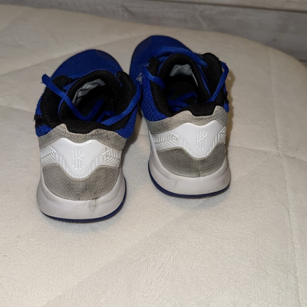 Nike Kyrie Flytrap Basketball Sneakers AQ3413-400 Athletic Shoes 2Y Blue - Picture 4 of 13